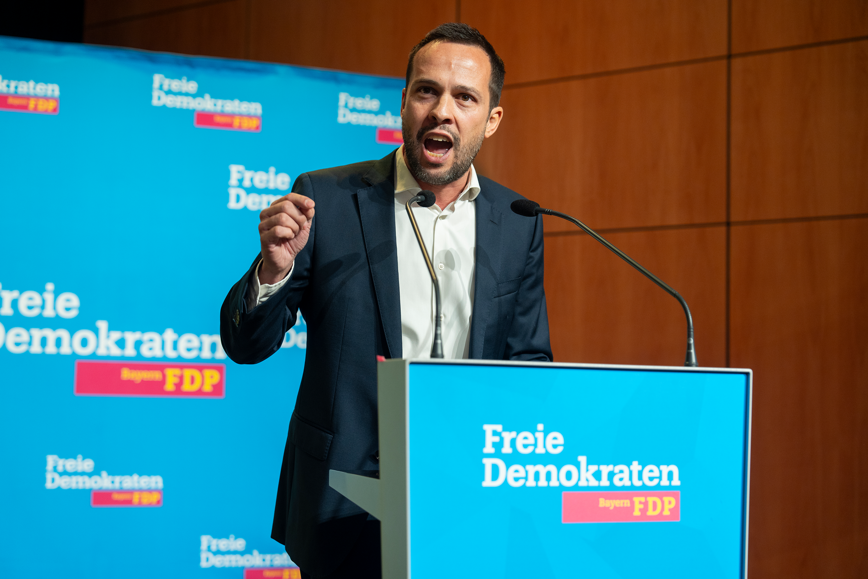 Bayerns FDP-Chef Martin Hagen spricht am Landesparteitag.