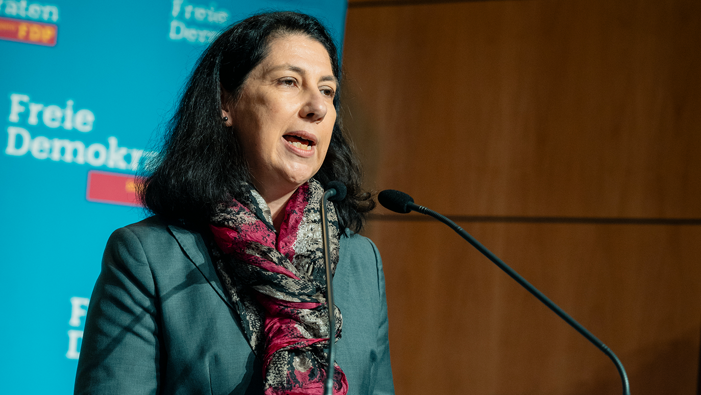 Bayerns FDP-Chefin Katja Hessel MdB spricht am Landesparteitag.