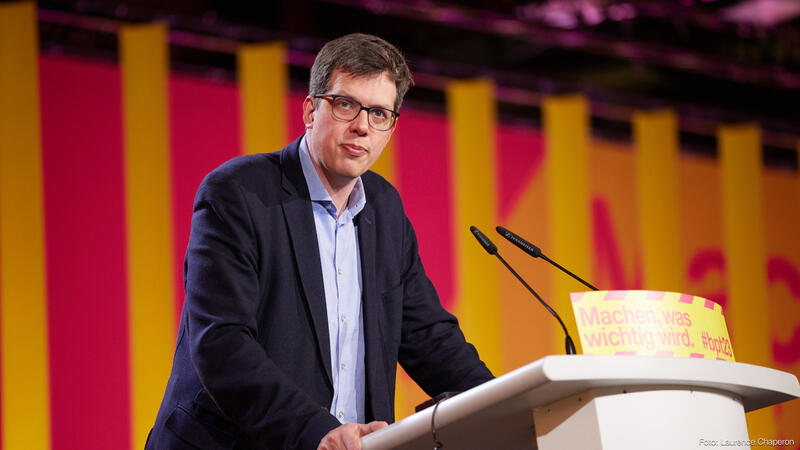 Bayerns FDP-Generalsekretär Lukas Köhler in der Antragsdebatte.