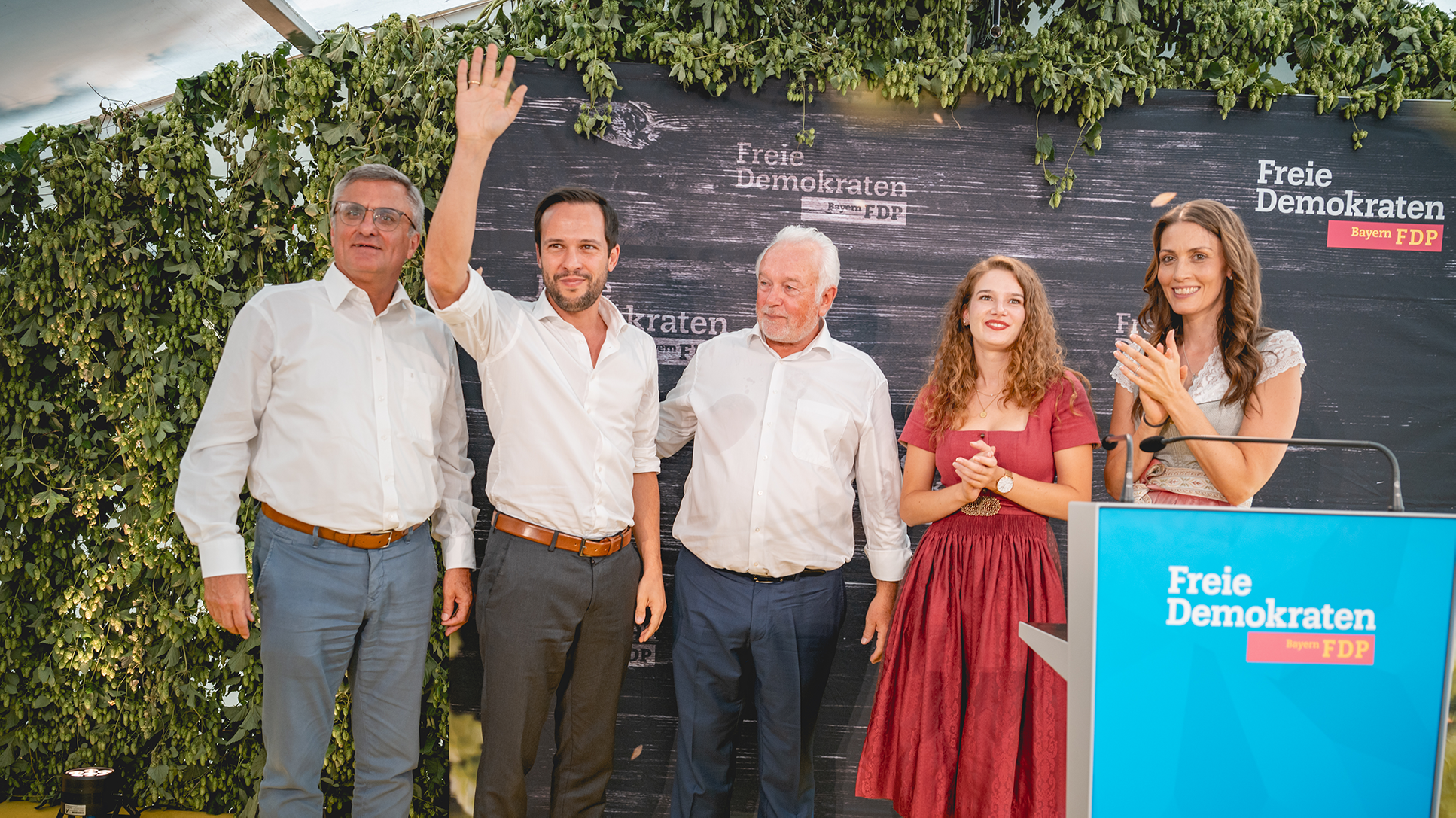 Alexander Muthmann, Martin Hagen, Wolfgang Kubicki, Eva Keil und Nicole Bauer am Politischen Gillamoos 2023.