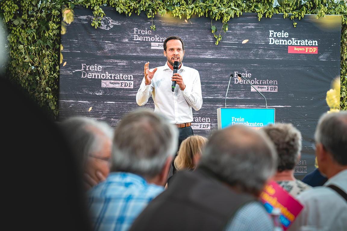 Martin Hagen am Politischen Gillamoos 2023.