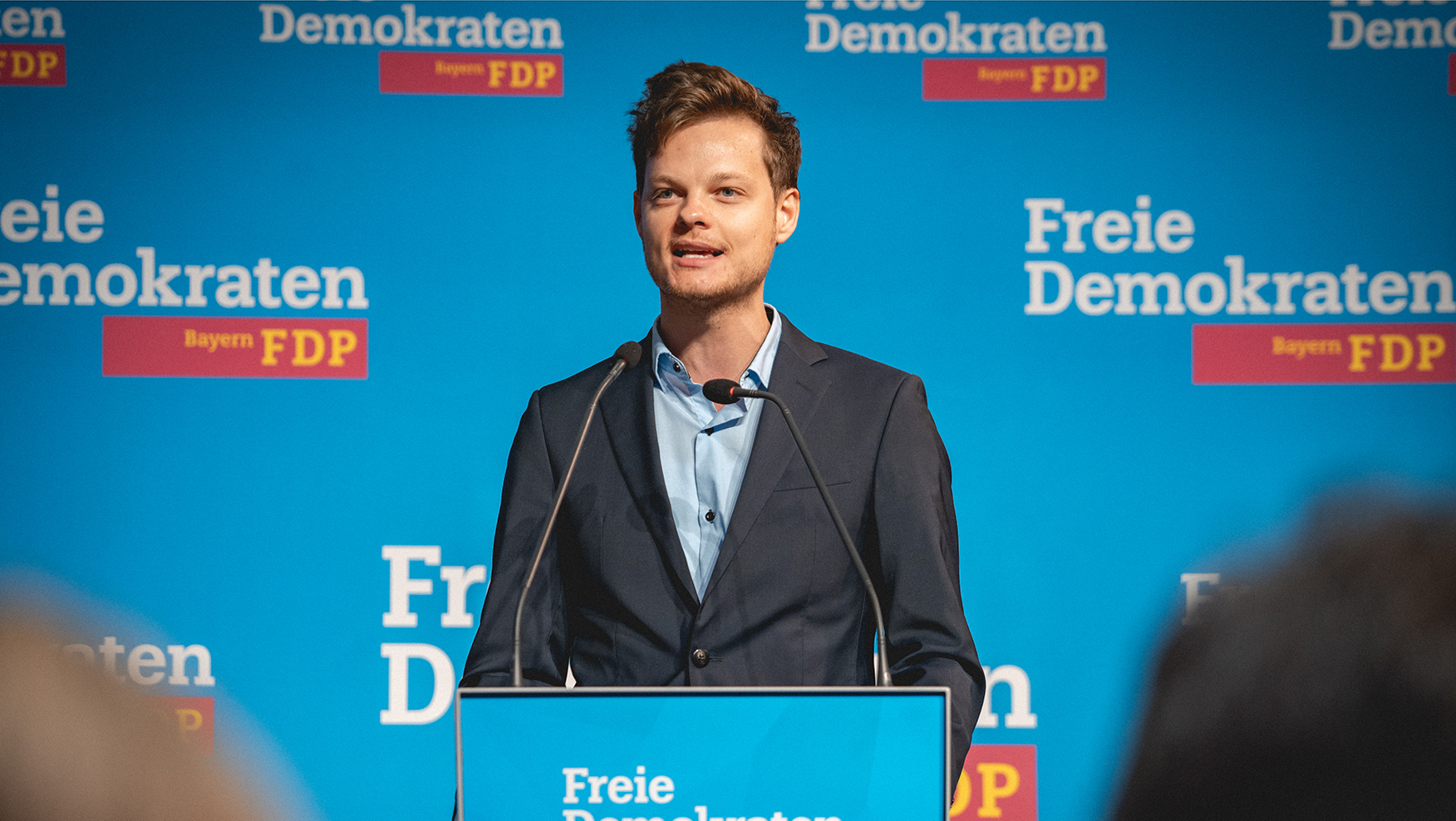 Phil Hackemann bewirbt sich um die Spitzenkandidatur der FDP Bayern zur Europawahl.