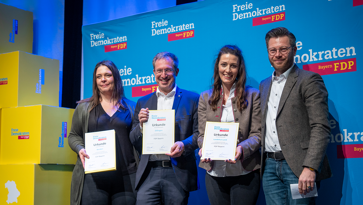 Auszeichnung der Kreisverbände durch Generalsekretär Christoph Skutella.