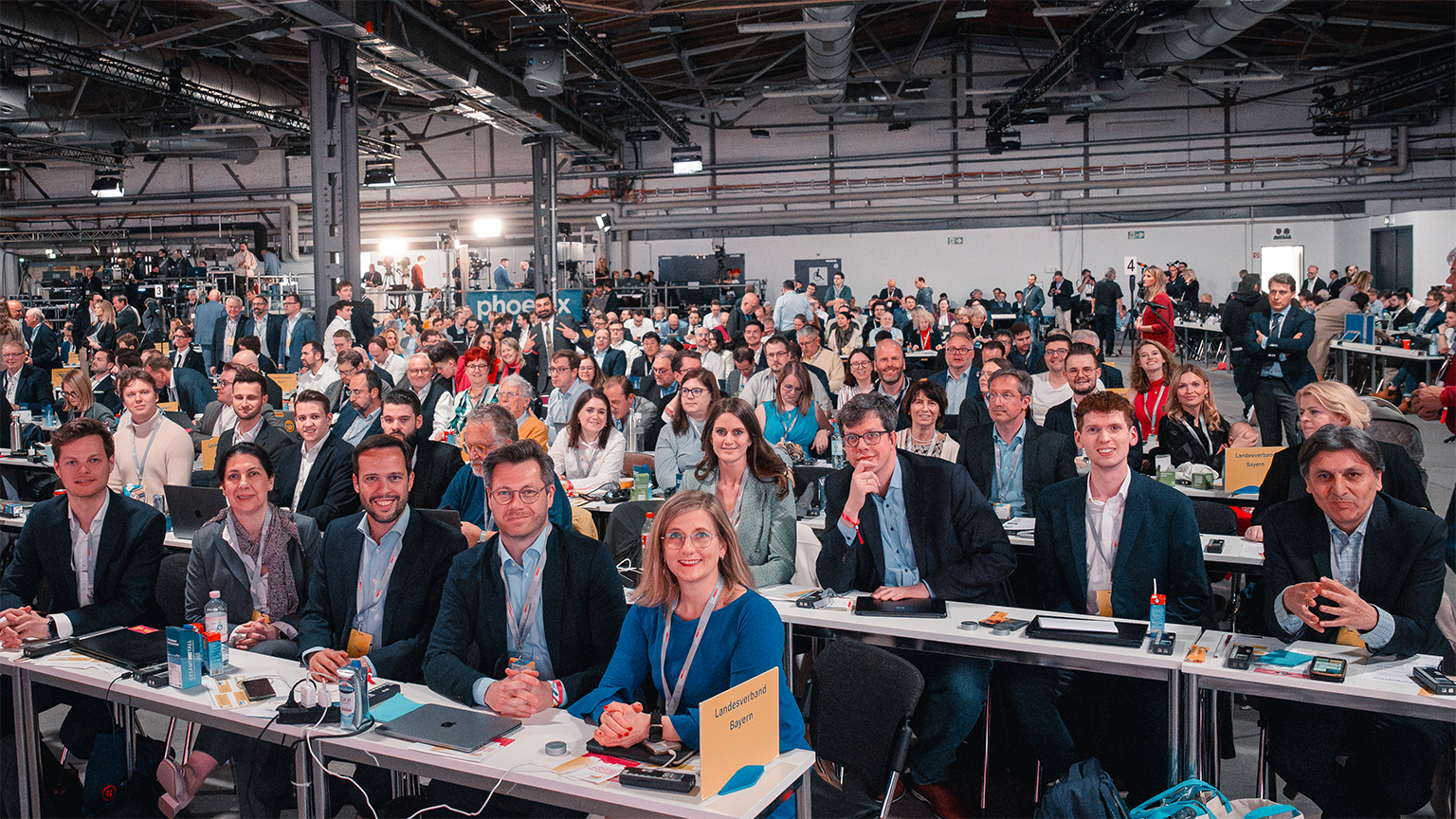Der Delegierten-Block der FDP Bayern am Bundesparteitag im Messezentrum STATION Berlin.